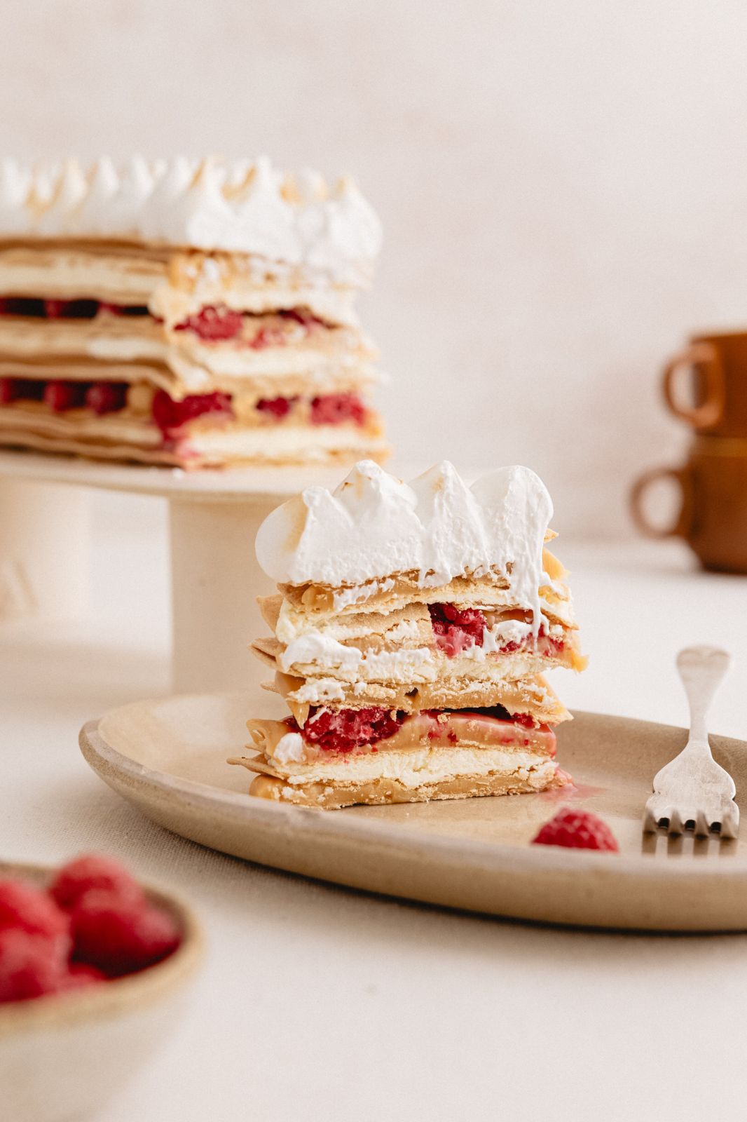 barra de hojarasca frambuesa crema y manjar para compartir