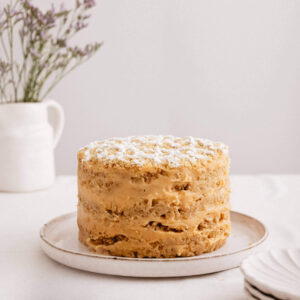 Torta de nuez y manjar