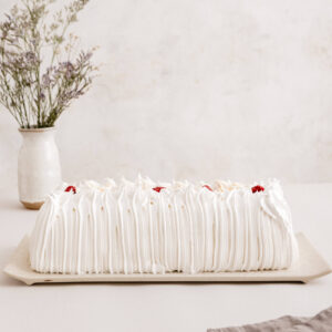 Torta de merengue, frambuesa y manjar